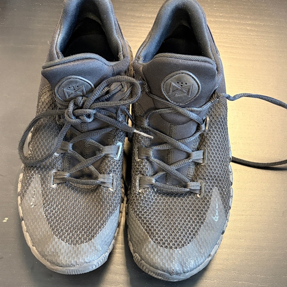 Nike Men's Black Mesh Athletic Sneakers